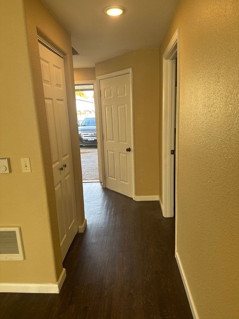 Albany Townhome: 2570 SE 16th Ave