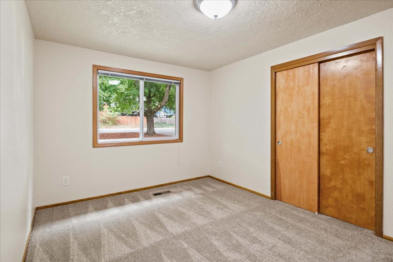 Salem House: 5122 Sunnyside Rd SE