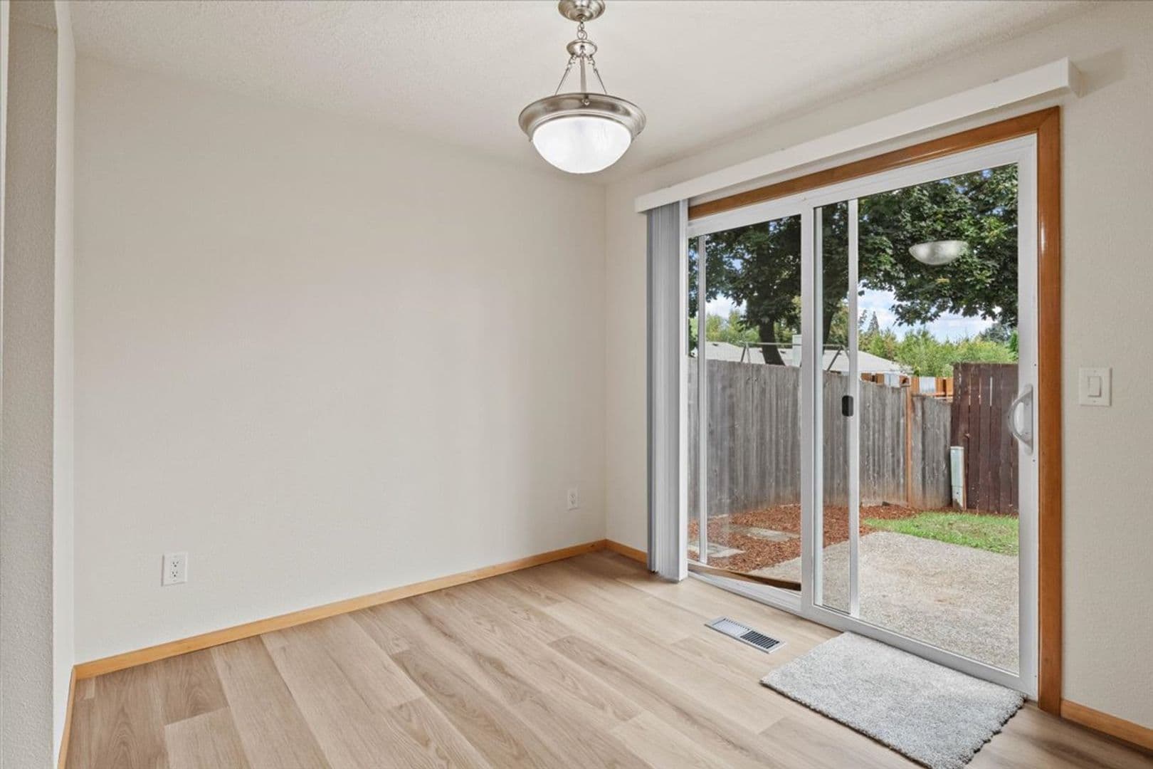 Salem House: 5122 Sunnyside Rd SE