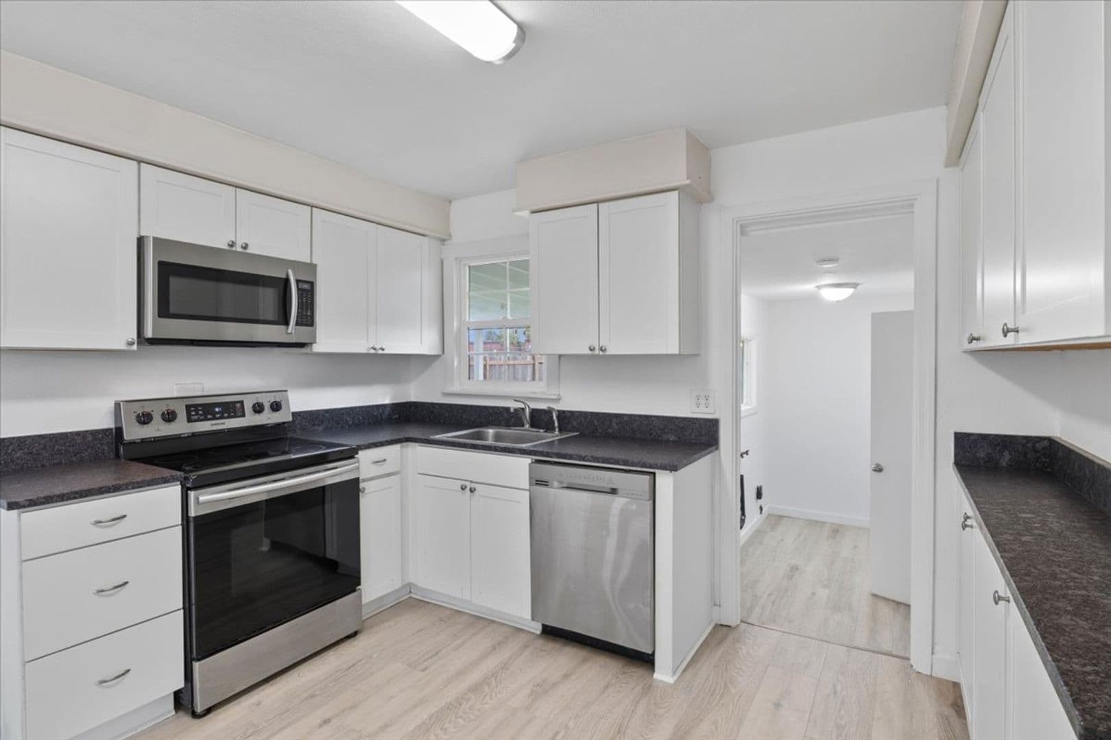 Albany House: 704 16th Ave SW