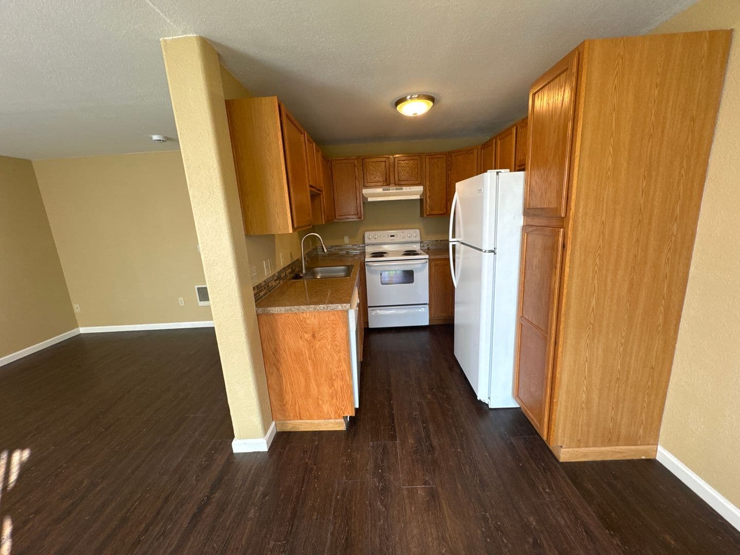 Albany Townhome: 2570 SE 16th Ave