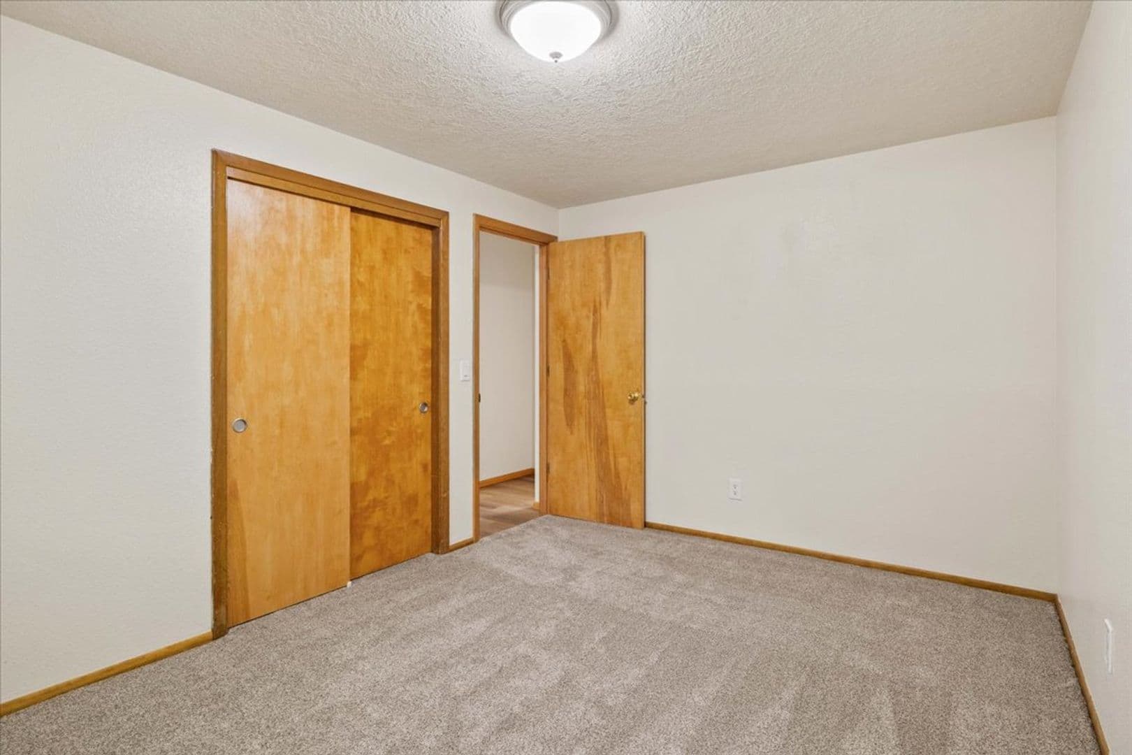 Salem House: 5122 Sunnyside Rd SE