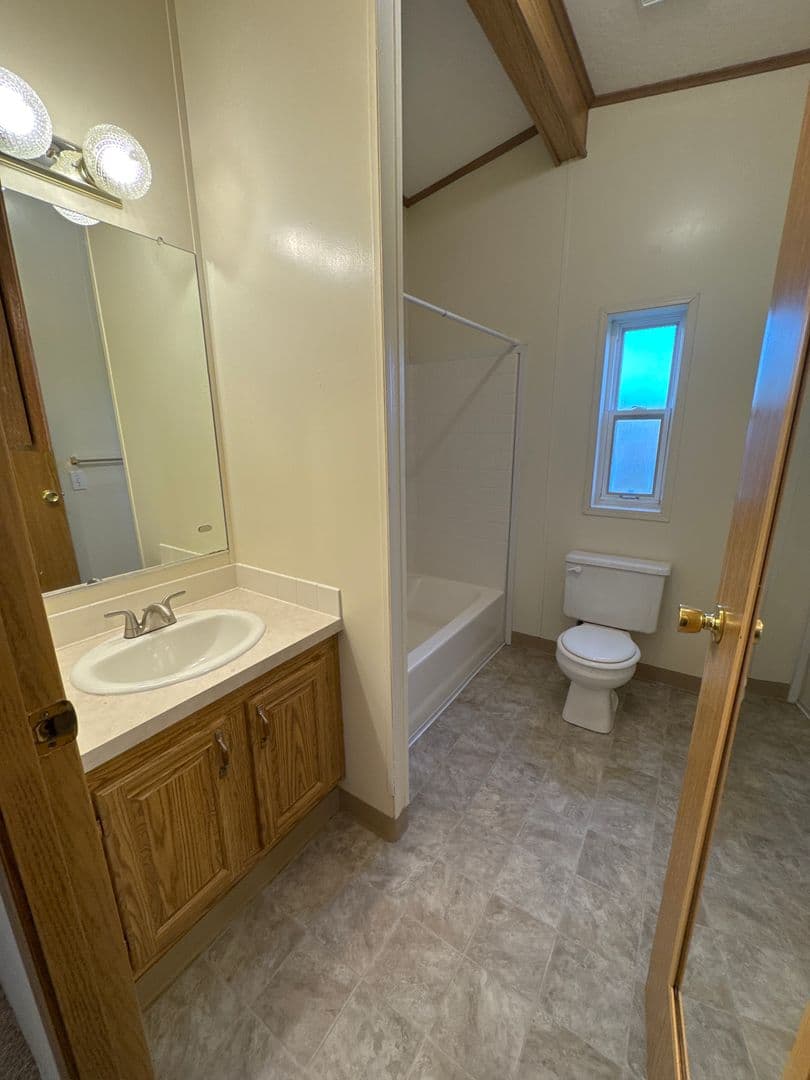 Albany Apartment: 2110 Geary St SE