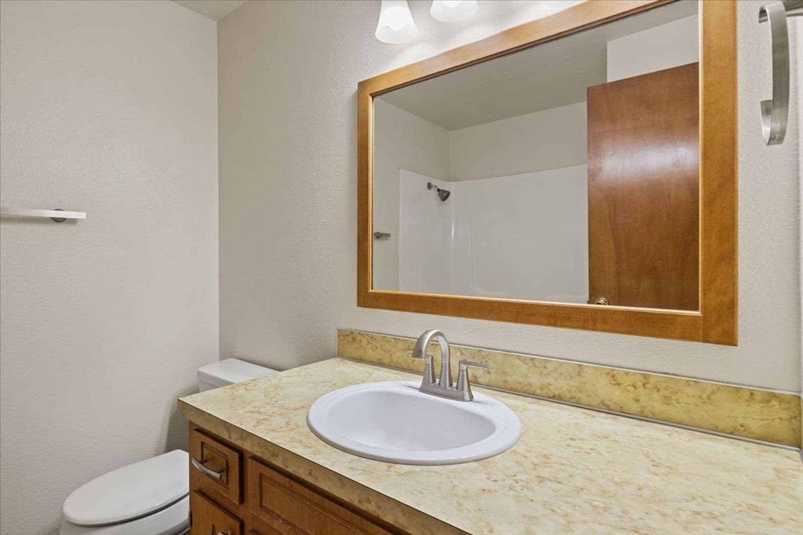 Salem House: 5122 Sunnyside Rd SE