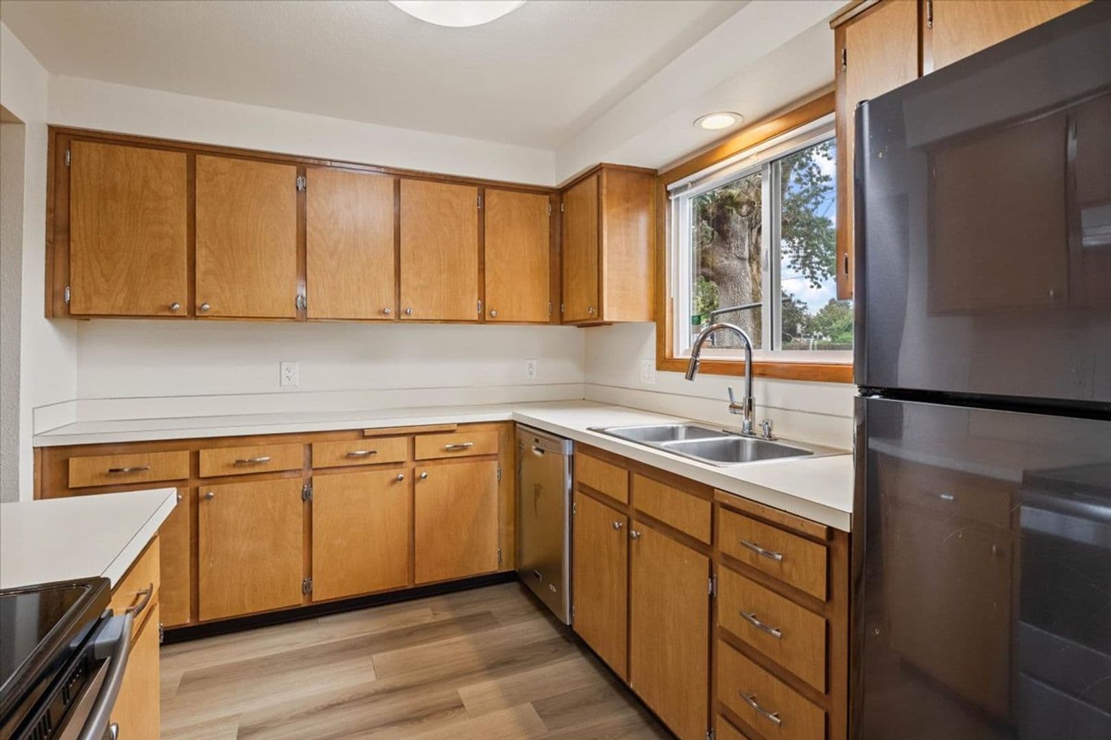 Salem House: 5122 Sunnyside Rd SE
