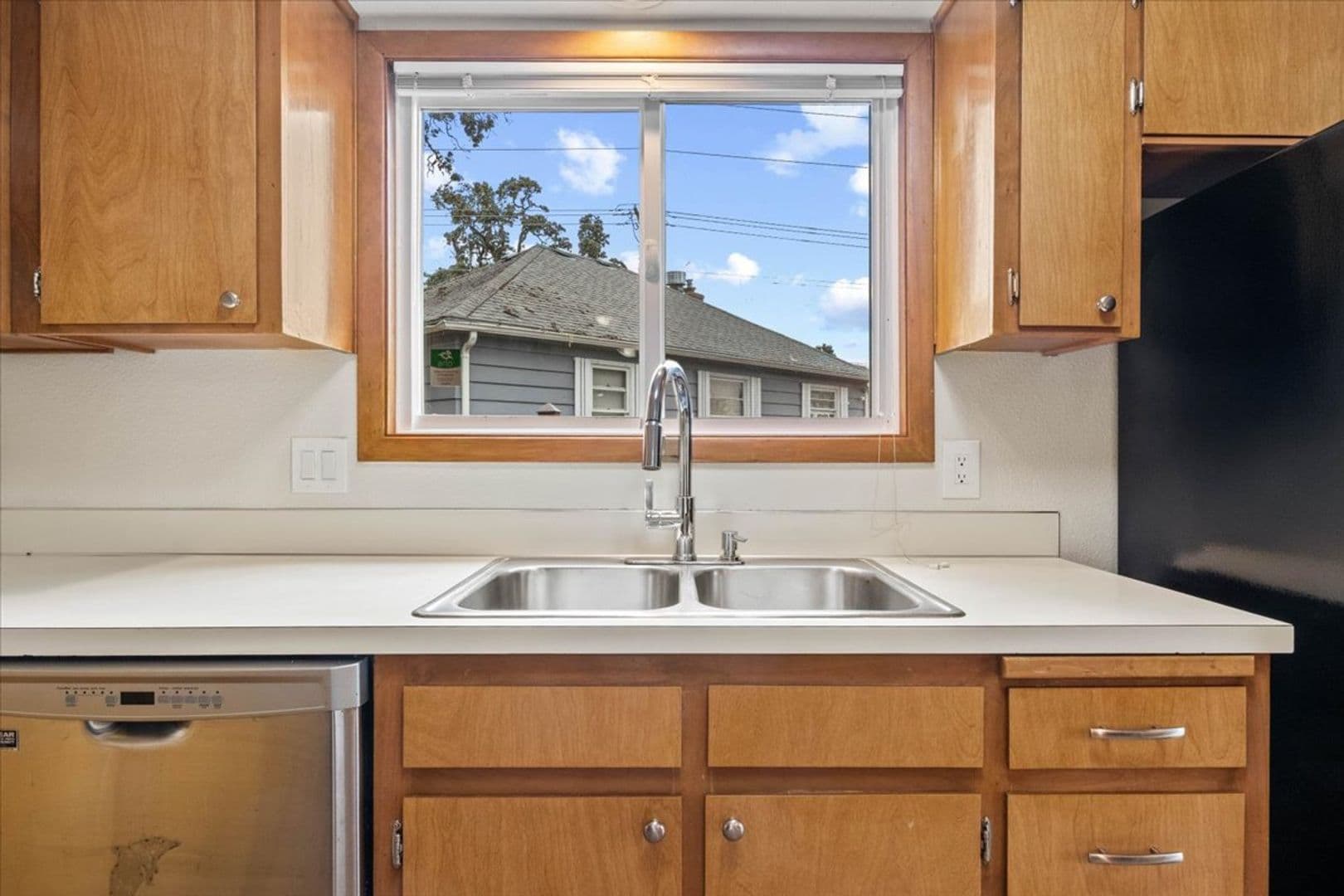 Salem House: 5122 Sunnyside Rd SE
