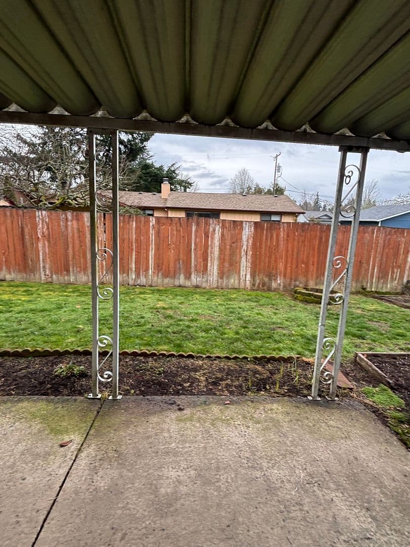 Corvallis House: 1012 SE Dorothy Ave