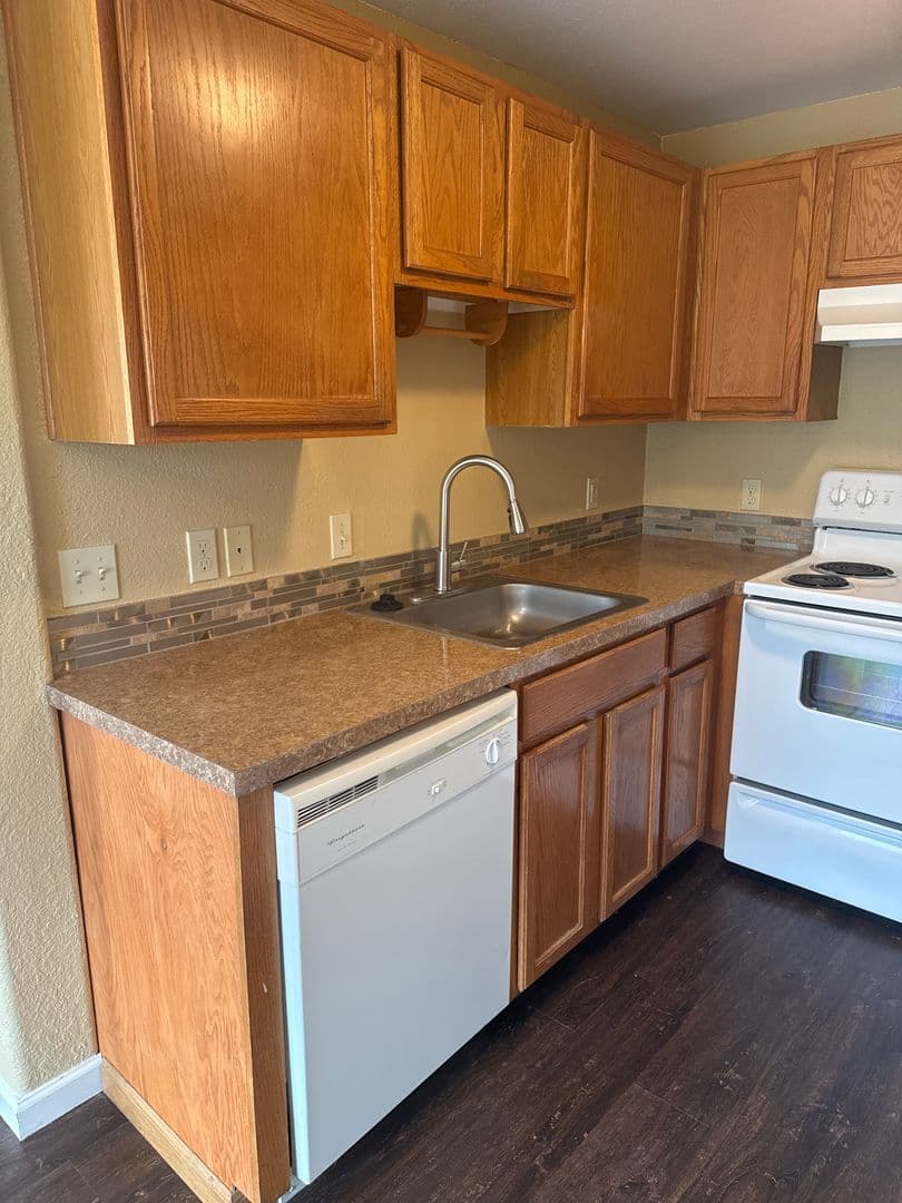 Albany Townhome: 2570 SE 16th Ave