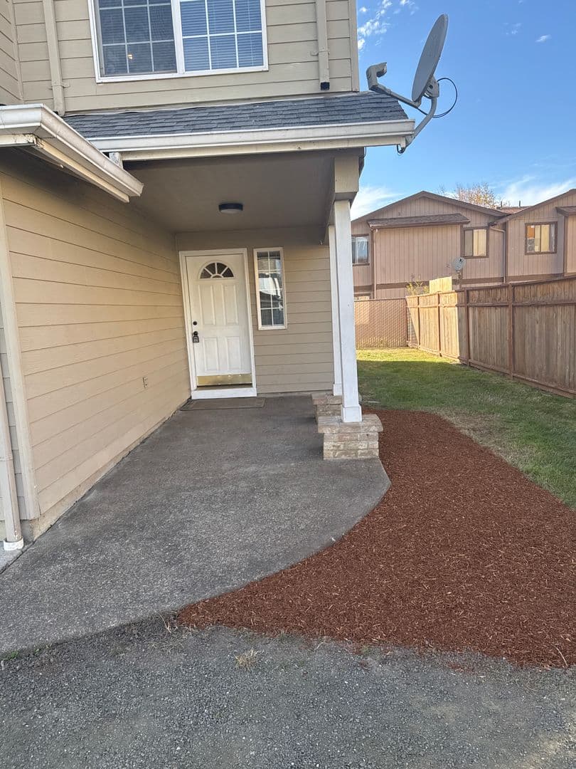 Albany Townhome: 2570 SE 16th Ave