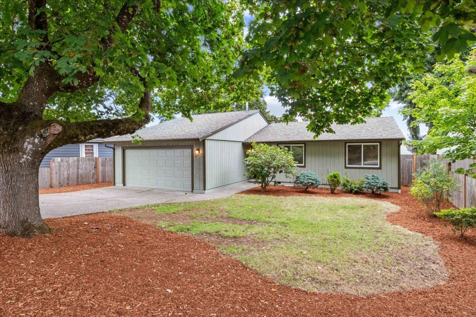 Salem House: 5122 Sunnyside Rd SE