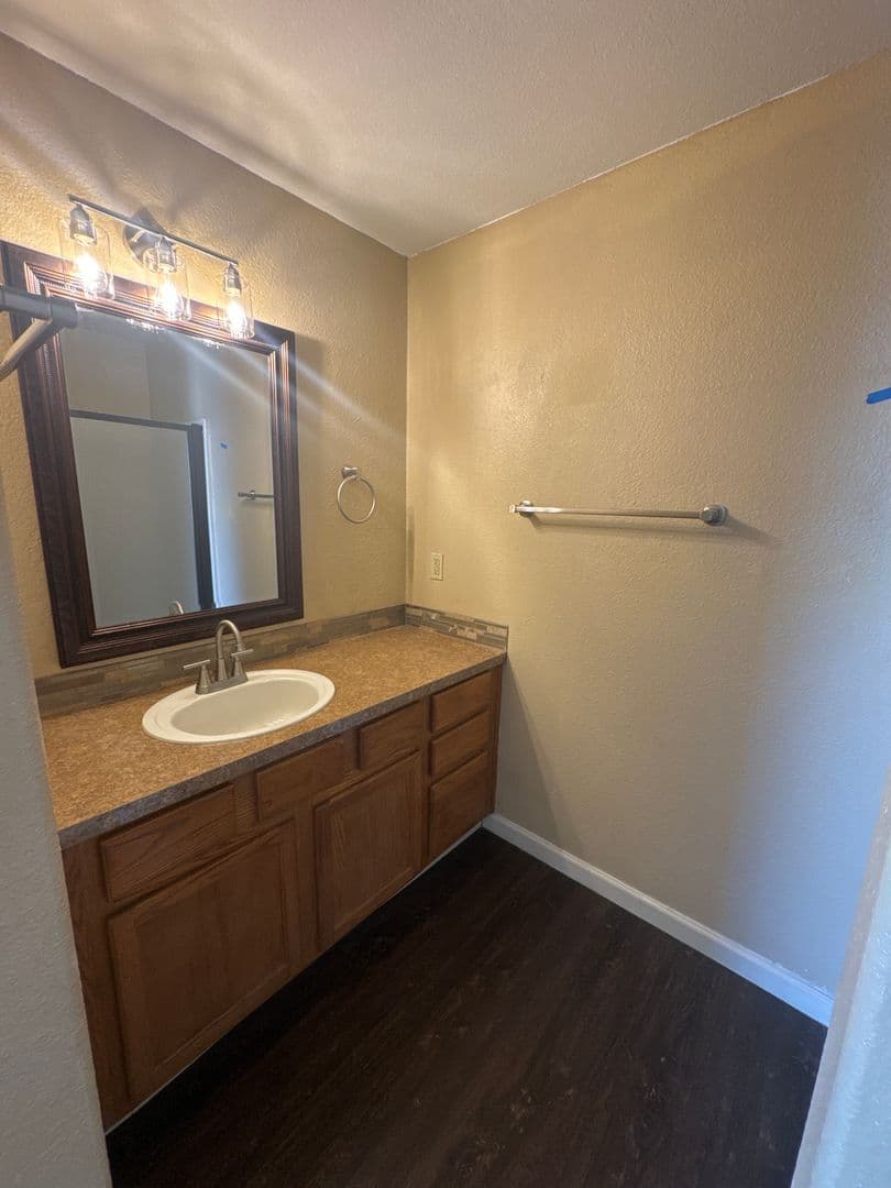 Albany Townhome: 2570 SE 16th Ave