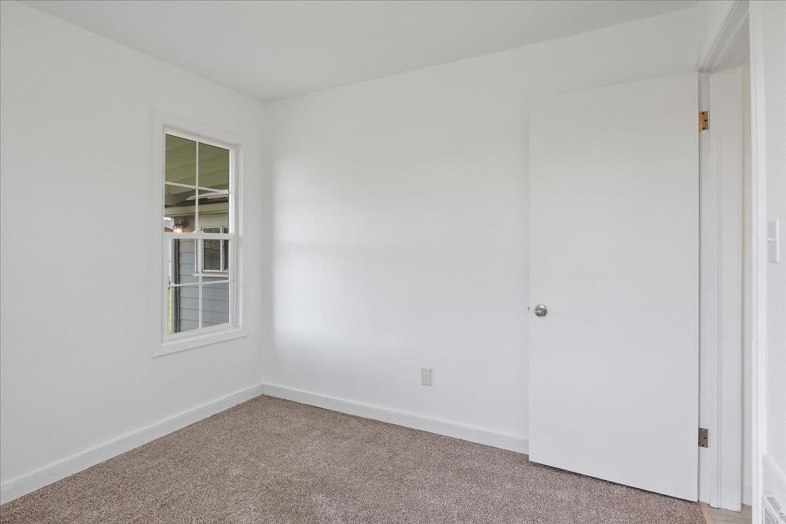 Albany House: 704 16th Ave SW