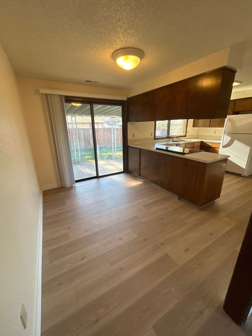 Corvallis House: 1012 SE Dorothy Ave