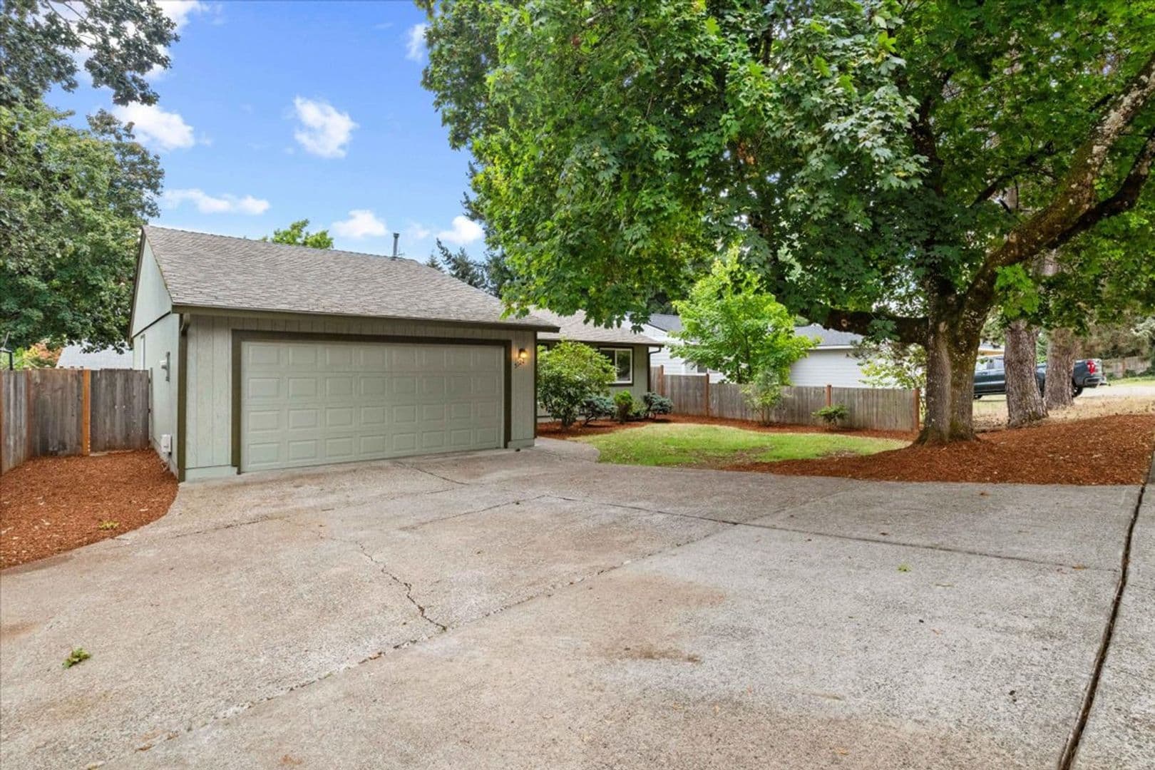 Salem House: 5122 Sunnyside Rd SE