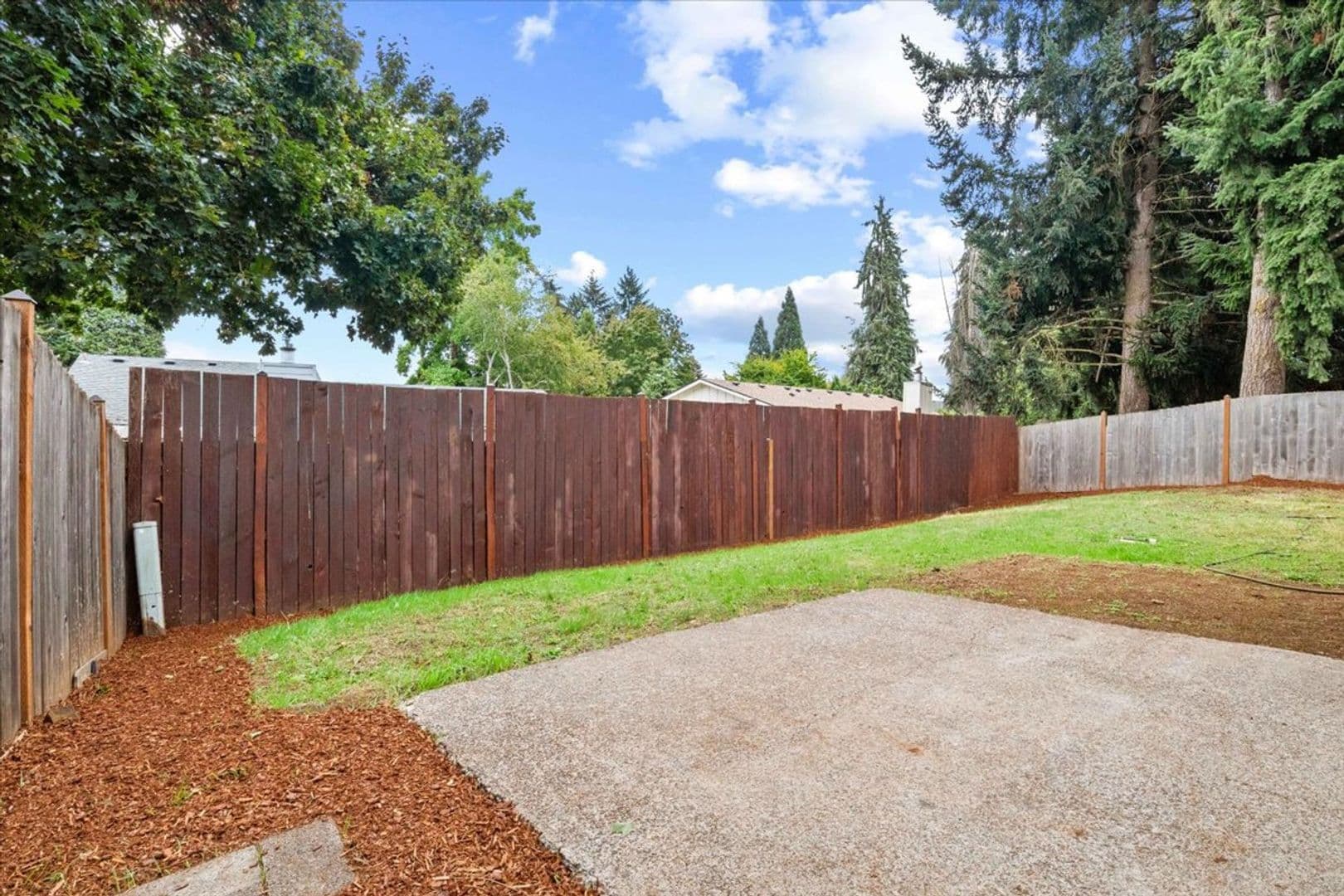 Salem House: 5122 Sunnyside Rd SE