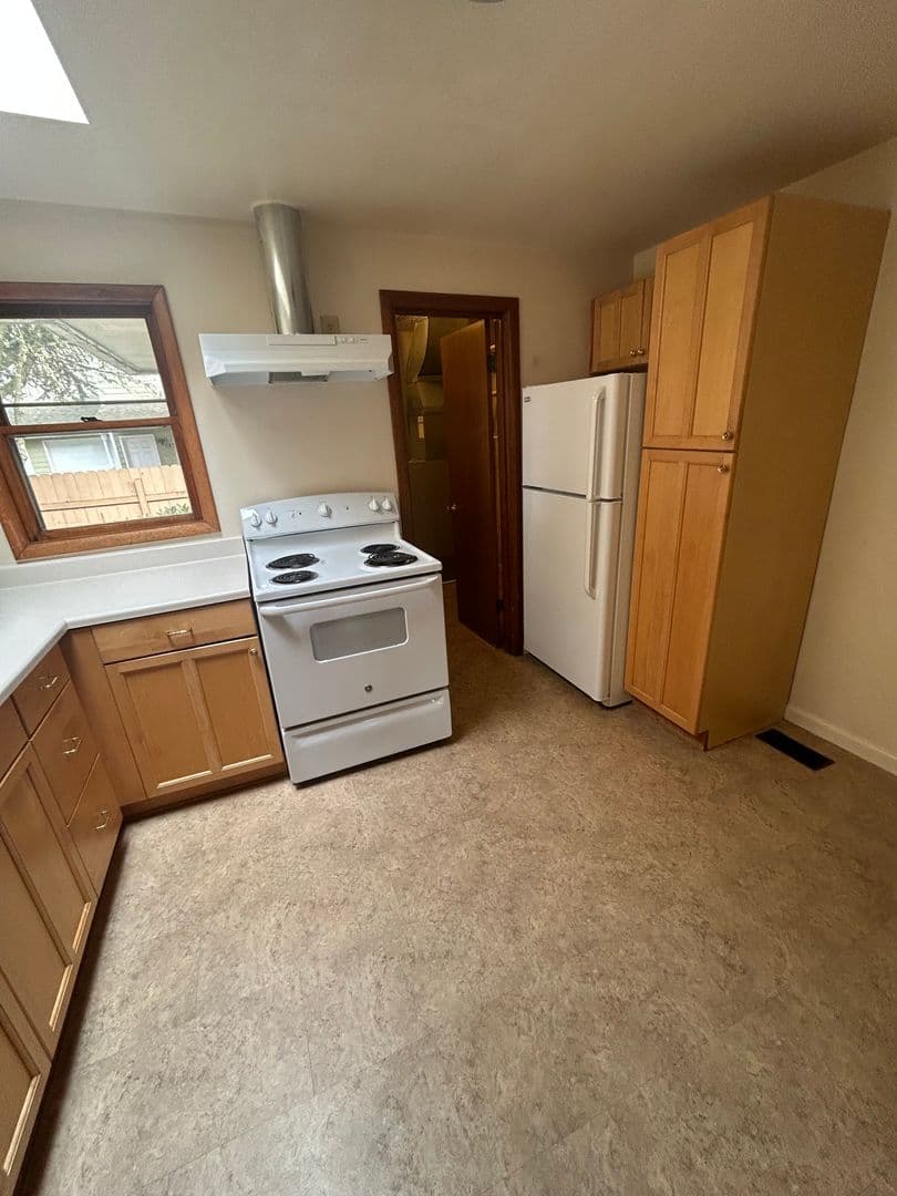Corvallis Multiplex: 3445 SE 3rd St Unit 10