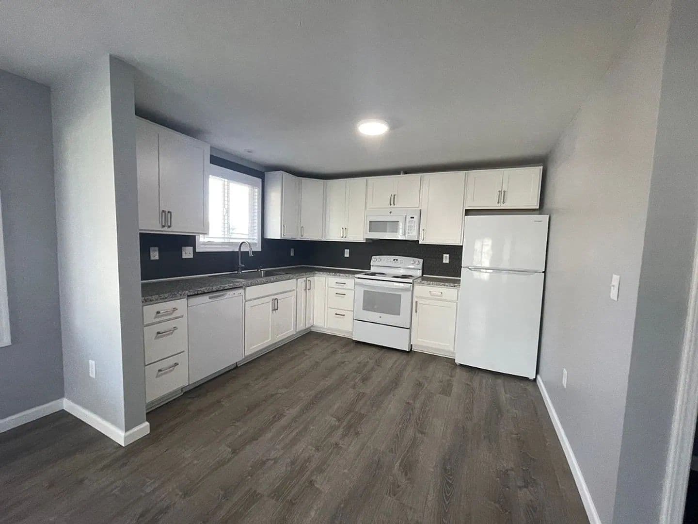Corvallis Apartment: 28820-28836 Highway 34
