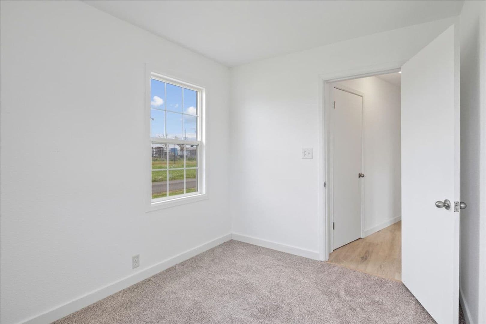 Albany House: 704 16th Ave SW