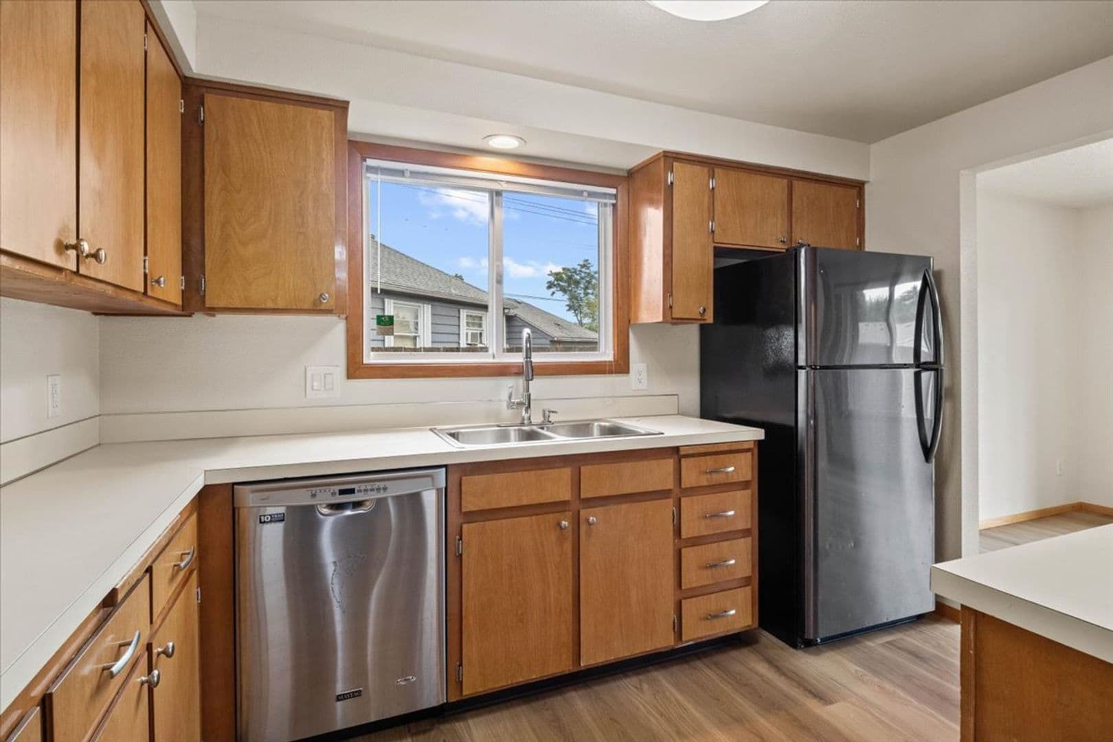 Salem House: 5122 Sunnyside Rd SE