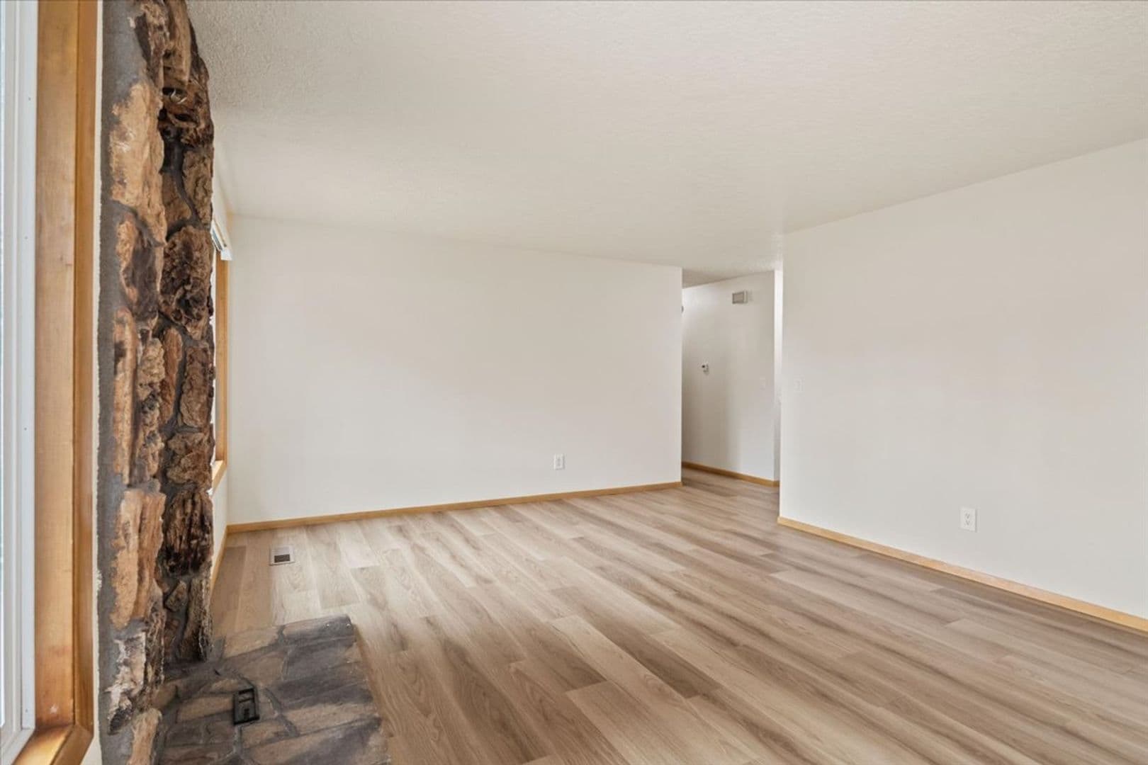 Salem House: 5122 Sunnyside Rd SE