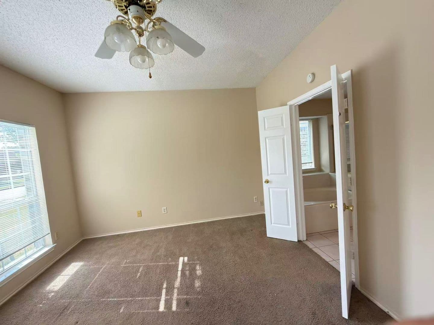Garland House: 2918 Lake Valley Dr