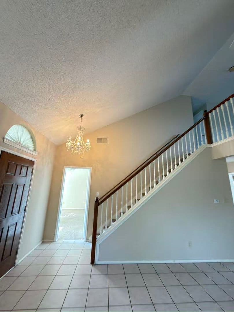 Garland House: 2918 Lake Valley Dr