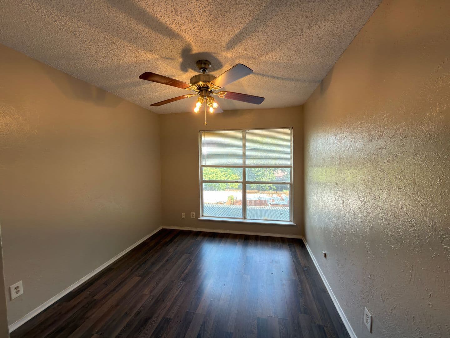 Garland House: 358 Valley Park Dr