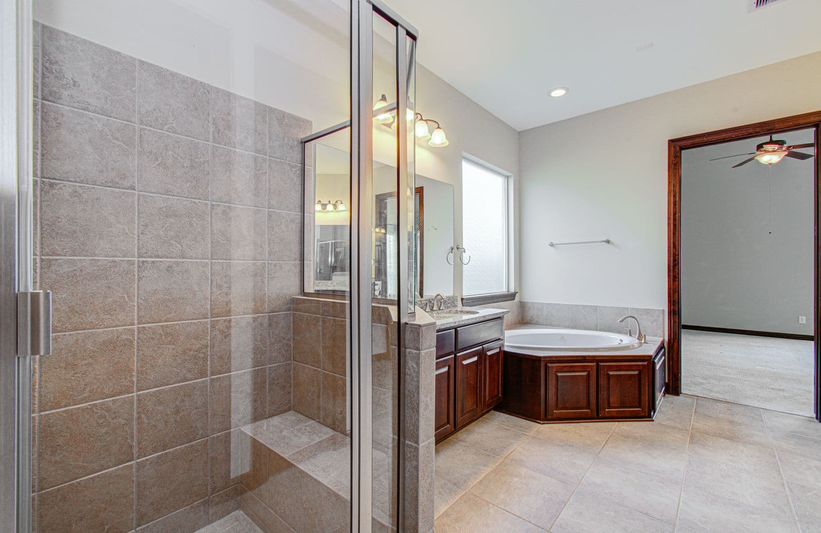 Sugarland House: 5711 Avon Landing Lane