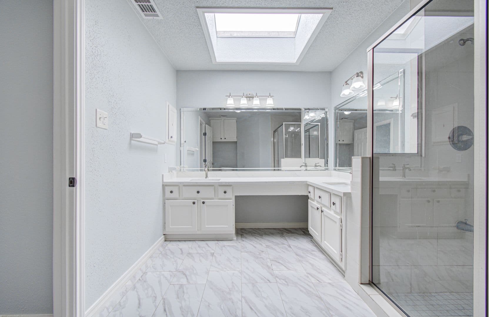 Houston House: 6823 Puerta Vista Ln
