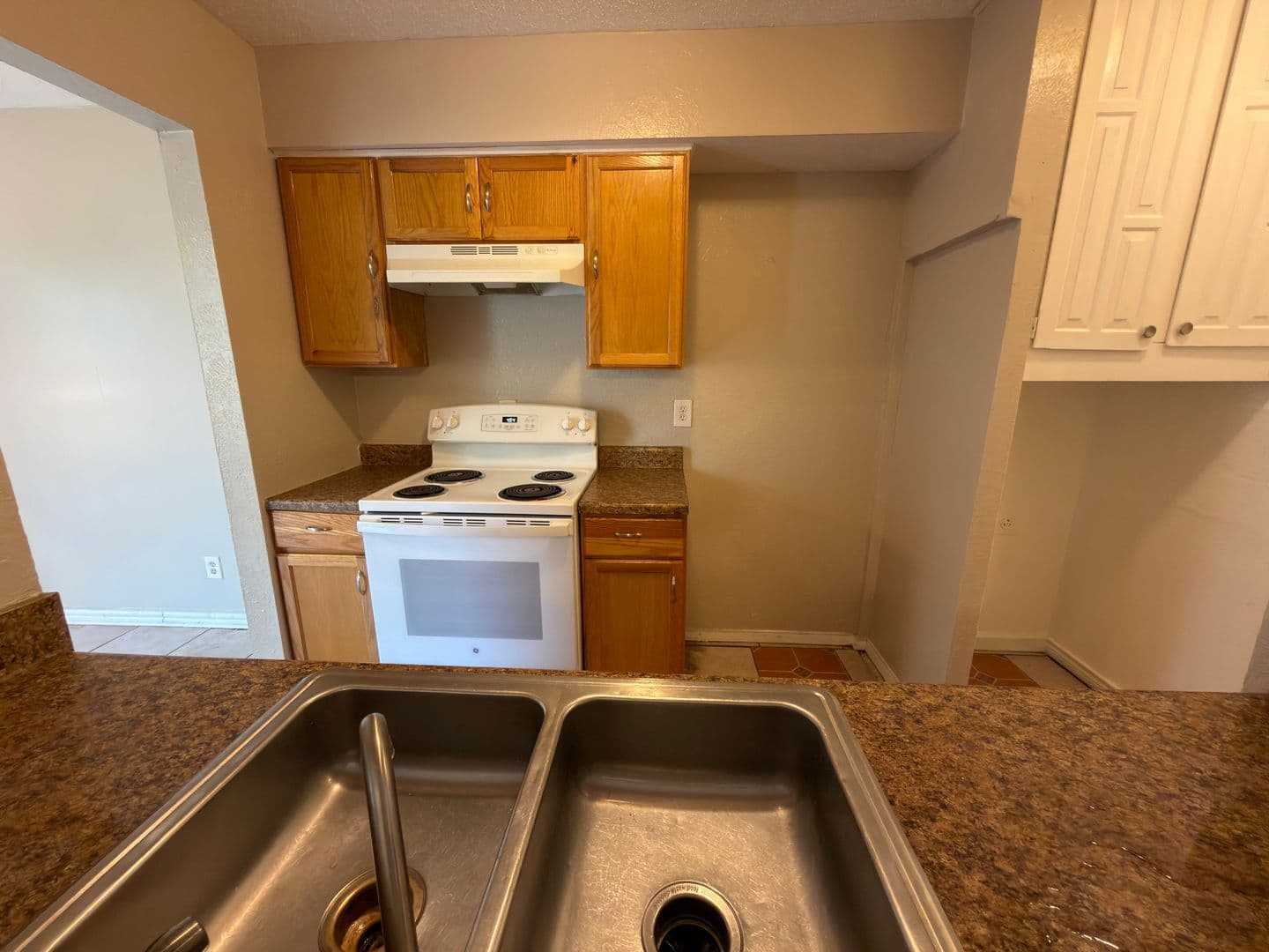 Garland House: 358 Valley Park Dr