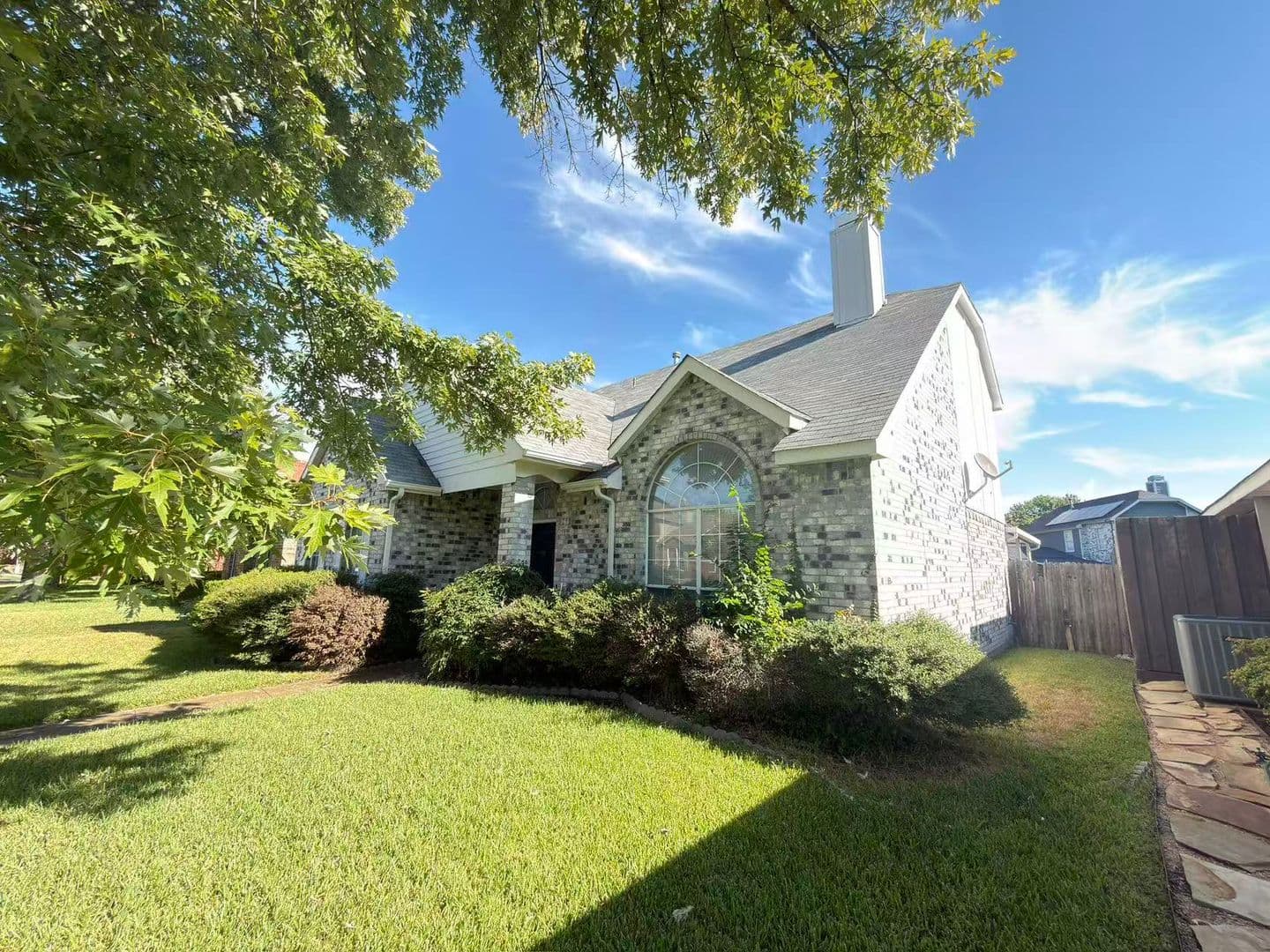 Garland House: 2918 Lake Valley Dr