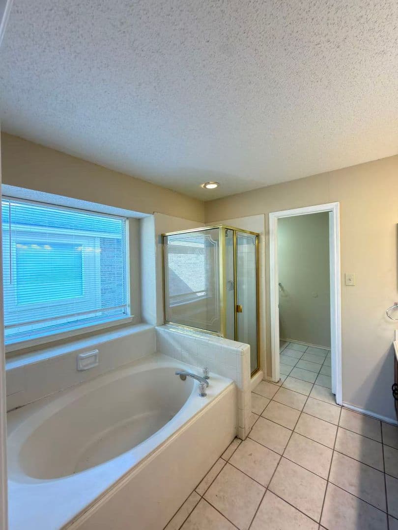 Garland House: 2918 Lake Valley Dr