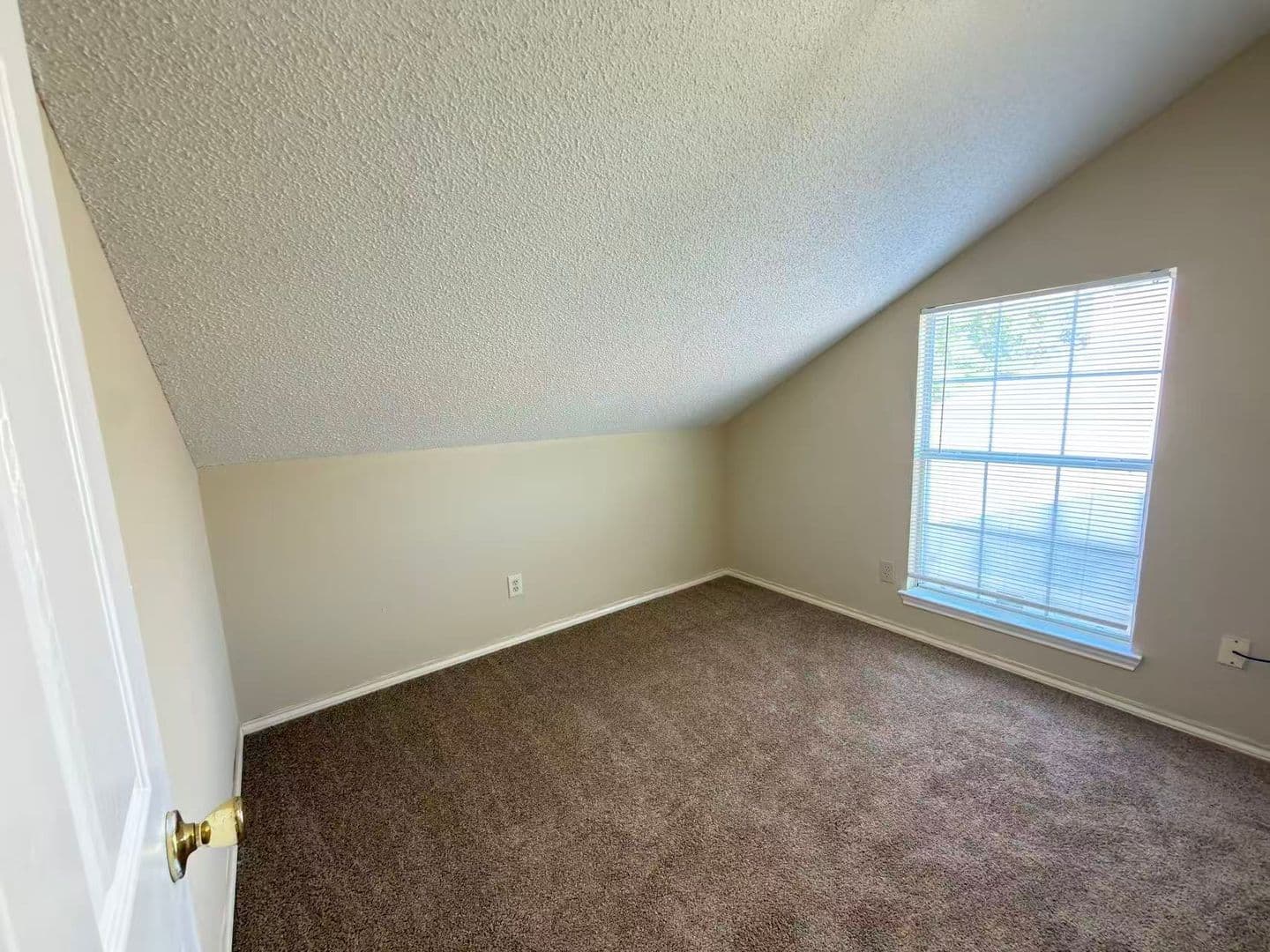 Garland House: 2918 Lake Valley Dr