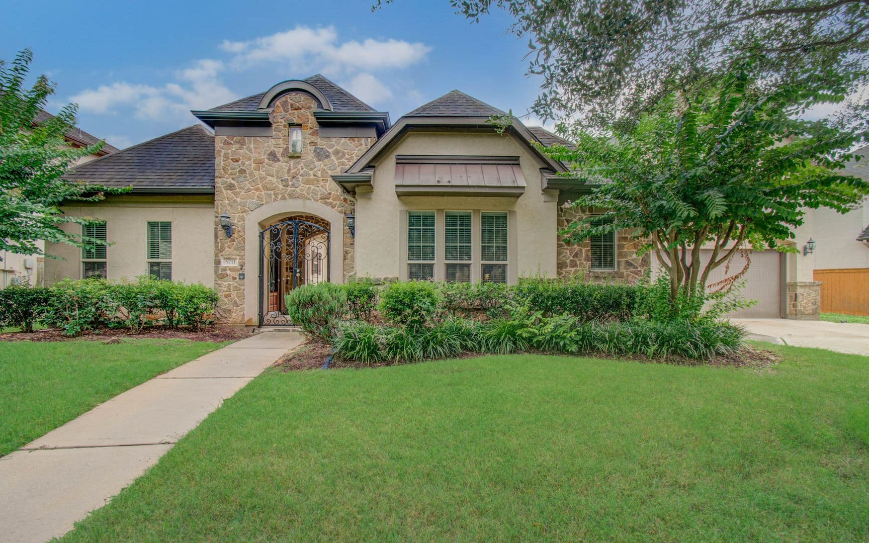 Sugarland House: 5711 Avon Landing Lane