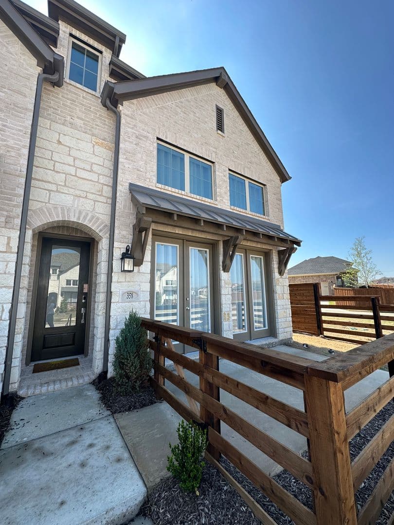 McKinney House: 358 Somerville Dr