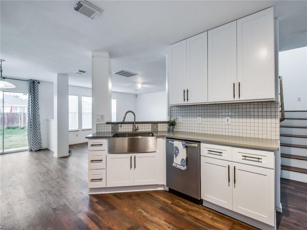 Little Elm House: 1428 Laurel Hall Ln
