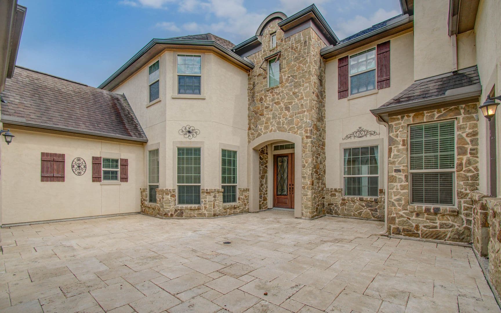 Sugarland House: 5711 Avon Landing Lane