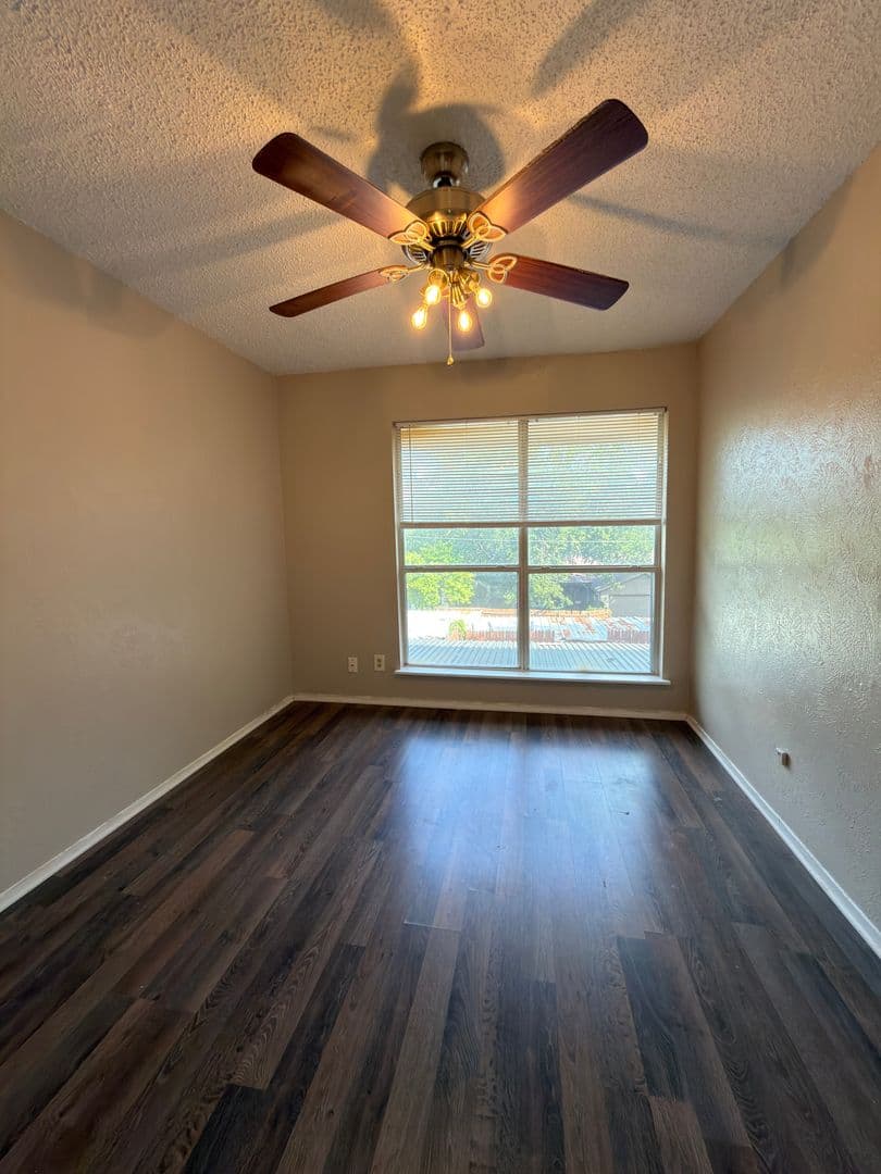 Garland House: 358 Valley Park Dr