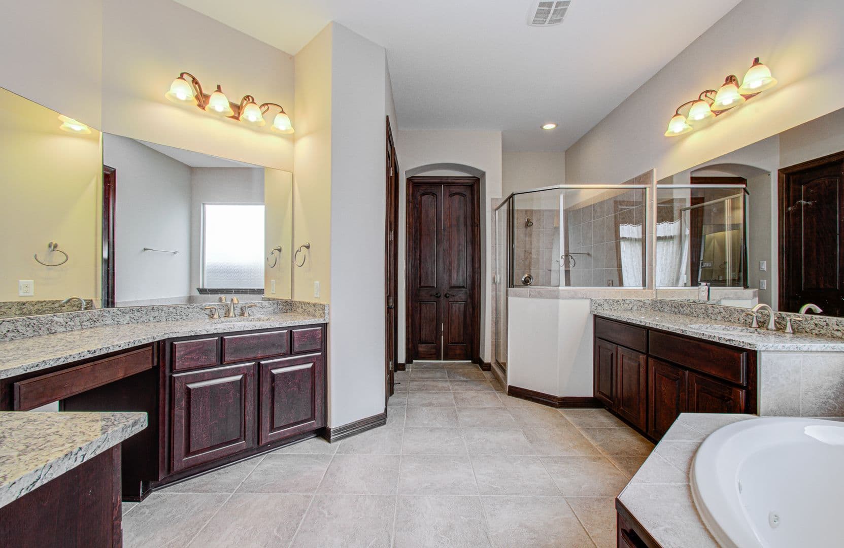 Sugarland House: 5711 Avon Landing Lane