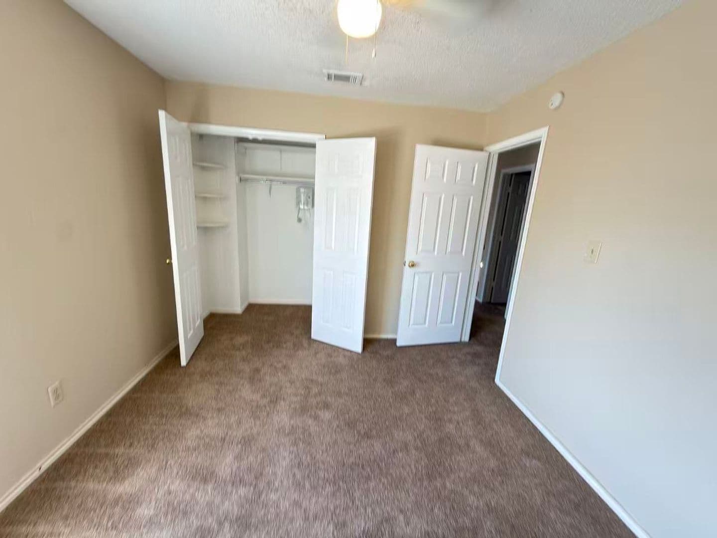 Garland House: 2918 Lake Valley Dr