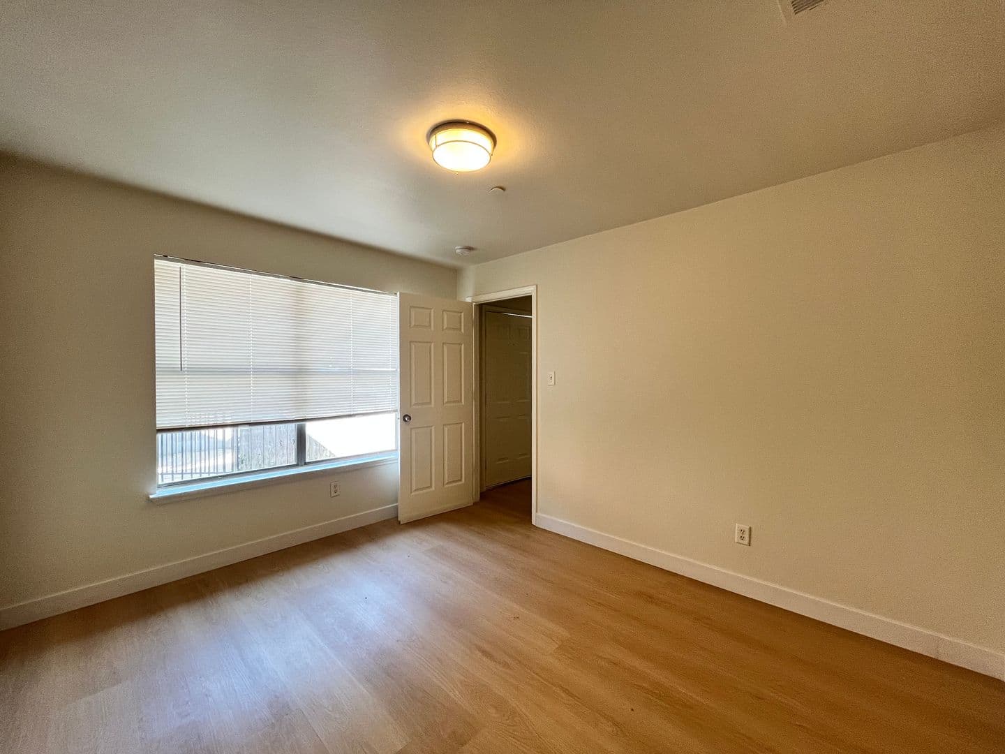 Garland Multiplex: 1129 Weston Dr