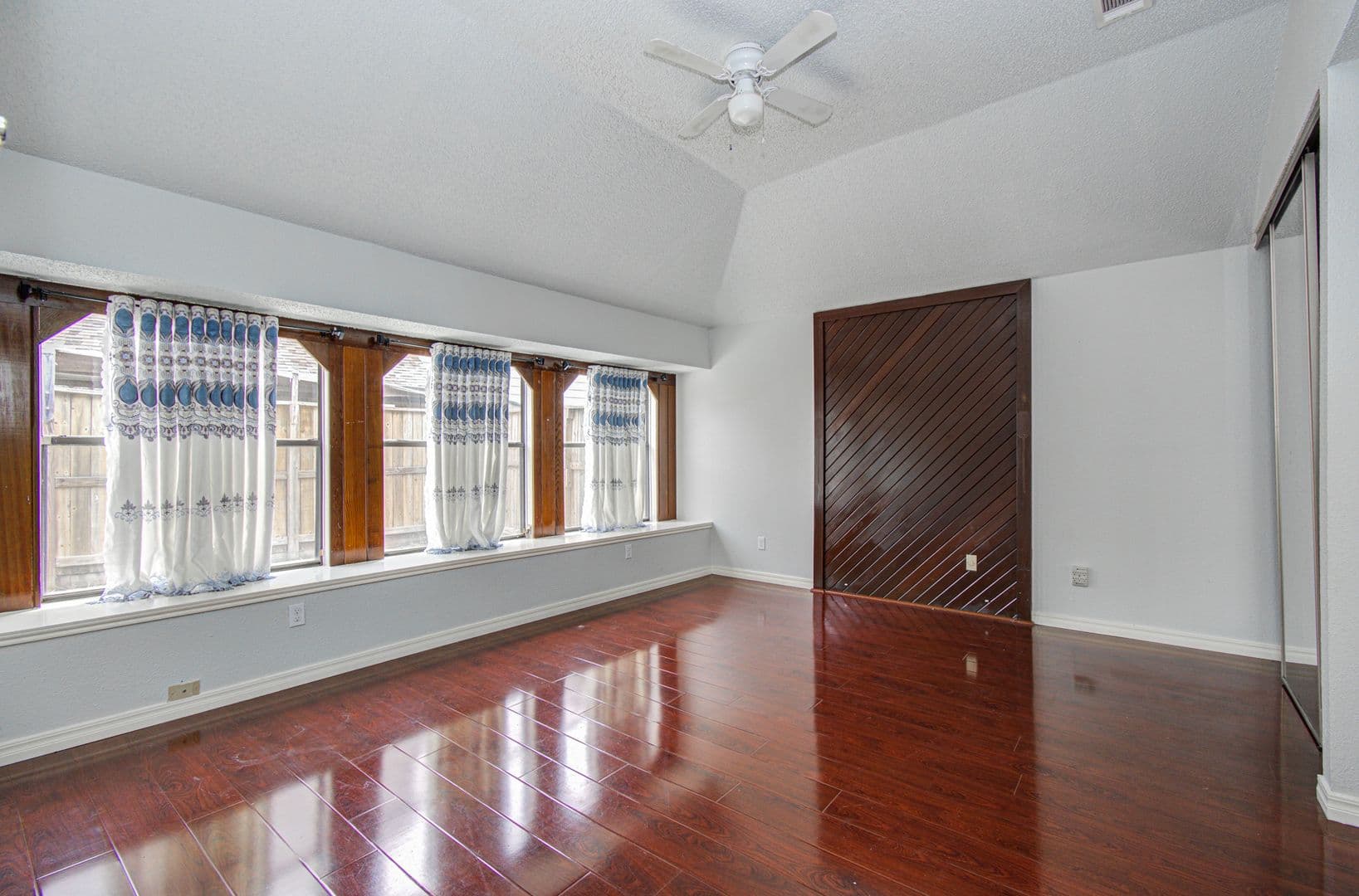 Houston House: 6823 Puerta Vista Ln