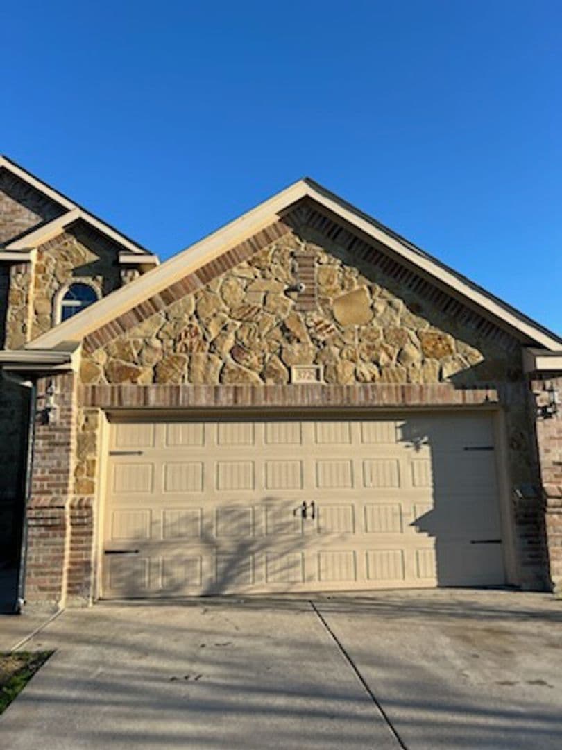 Forest Hill House: 3729 Caladium Ln,