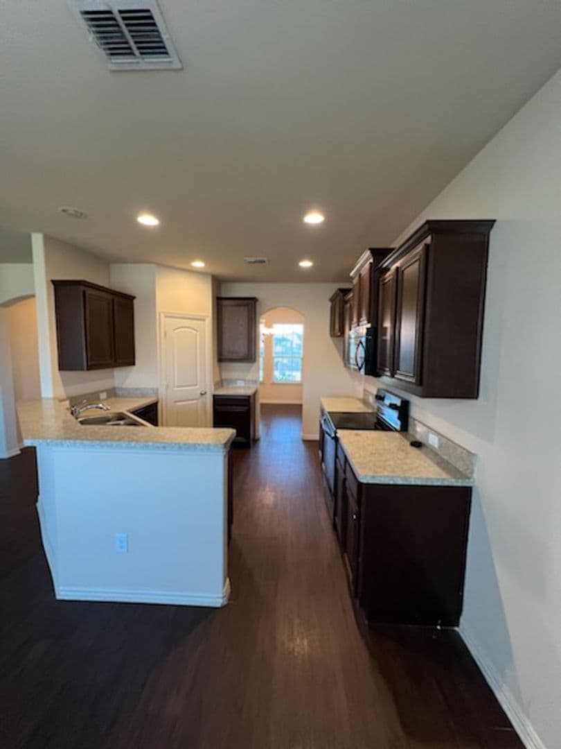 Forest Hill House: 3729 Caladium Ln,