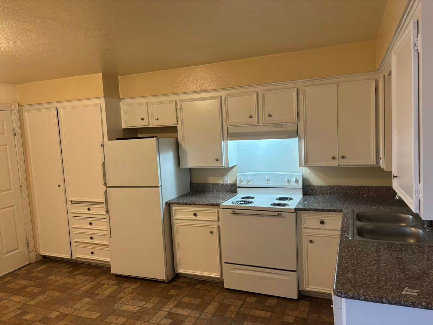 Desoto Apartment: 105 Woodhaven Dr