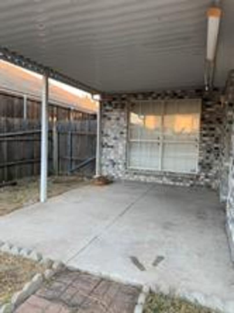 Garland House: 2918 Lake Valley Dr