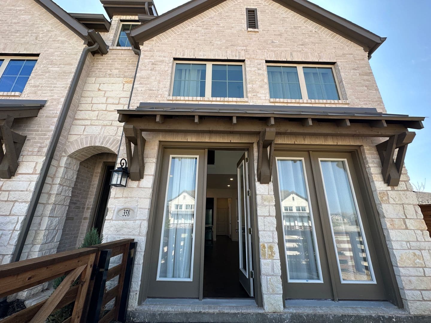 McKinney House: 358 Somerville Dr