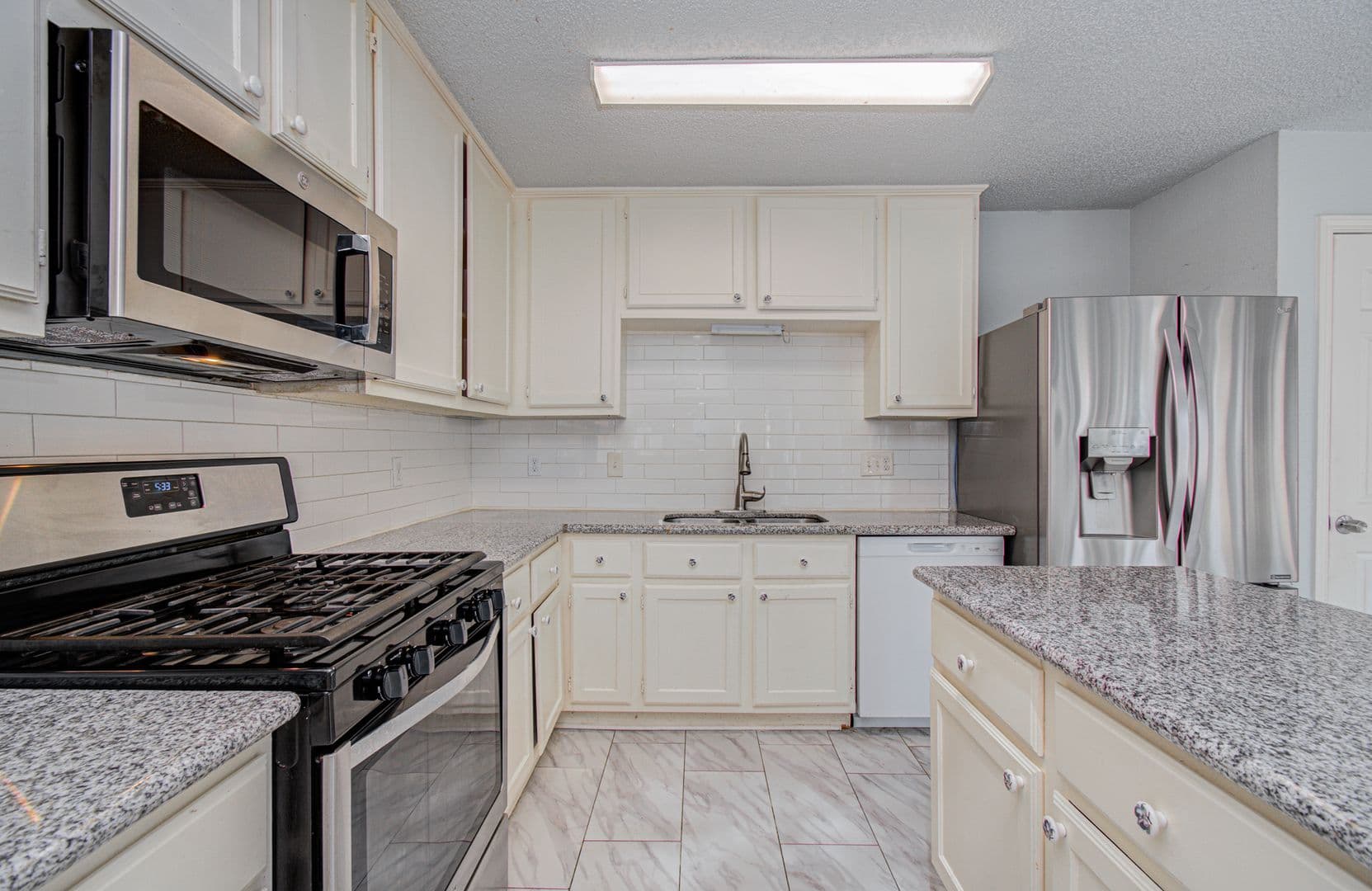 Houston House: 6823 Puerta Vista Ln