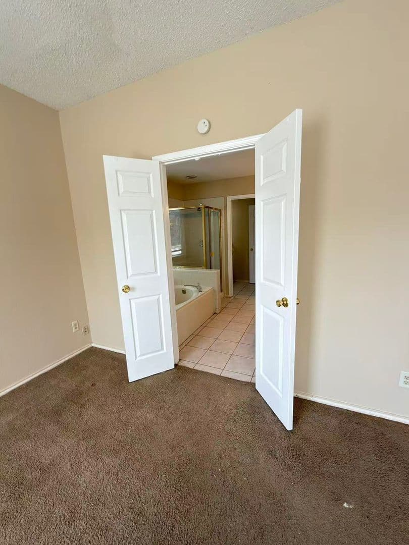 Garland House: 2918 Lake Valley Dr