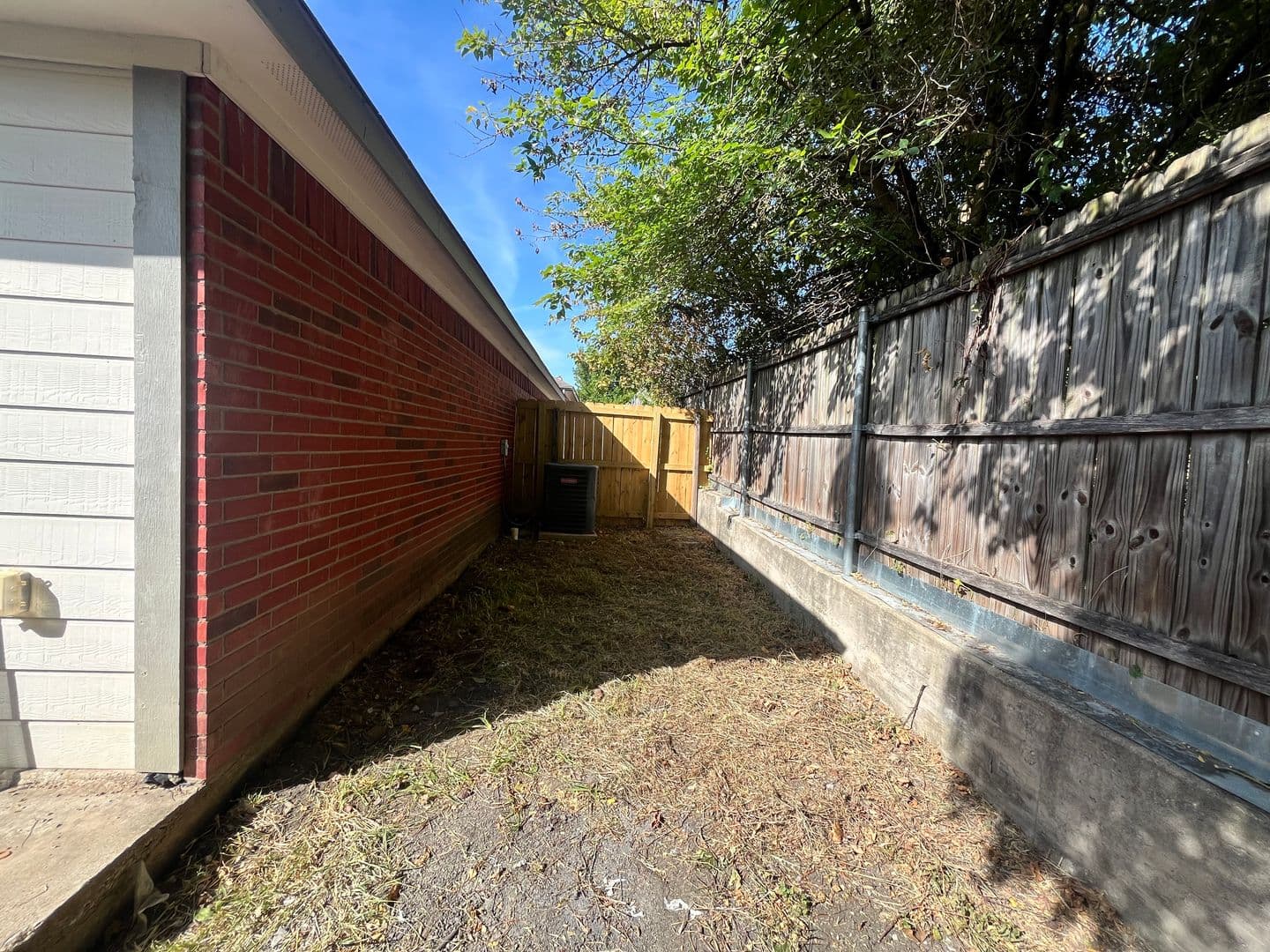 Garland Multiplex: 1129 Weston Dr